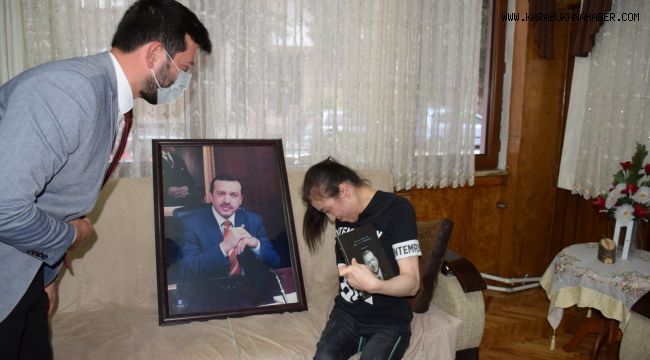 AK Partili gençler, Erdoğan hayranı engelli genci sevindirdi