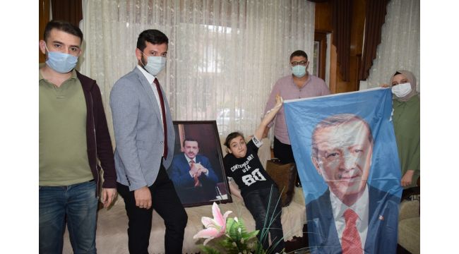 Cumhurbaşkanı Erdoğan genç kızın kendisine olan sevgisini karşılıksız bırakmadı