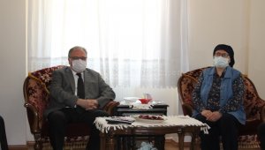 Kaymakam Türköz, Şehit Öğretmen Aybüke Yalçın'ın ailesini ziyaret etti