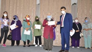 Okullarda İŞKUR kapsamında çalışanlara teşekkür belgesi
