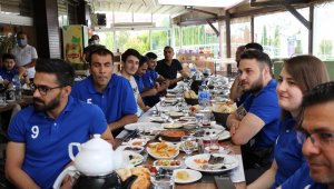 Başkan Köse Tekerlekli Sandalye Basketbol takımıyla buluştu