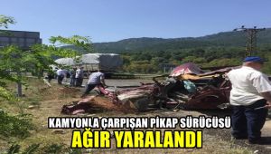 Kamyonla çarpışan pikap sürücüsü ağır yaralandı