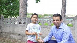 Safranbolu'da öğrencilere tatil kitabı hediyesi