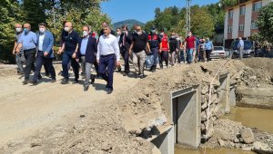 Bakan Karaismailoğlu, Bartın'da sel bölgesinde incelemelerde bulundu