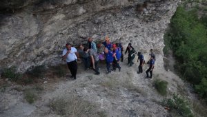 Karabük'te 20 metreden kanyona düşen genç yaralandı