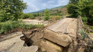 Karabük'te köprü çöktü, yol ulaşıma kapandı