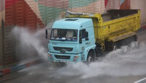 Karabük'te sağanak sonrası yollar göle döndü