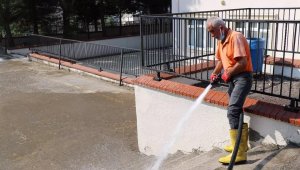 Safranbolu'da okul bahçeleri temizlenip yıkanıyor