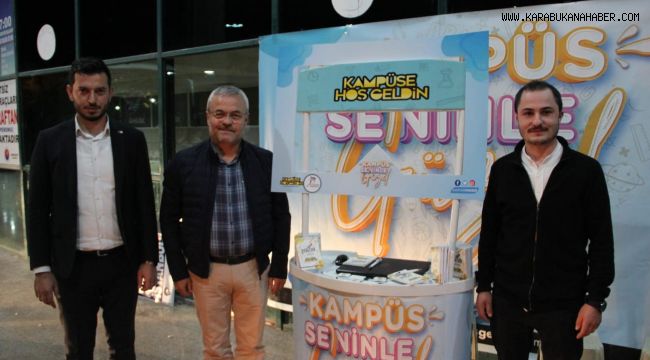 AK PARTİLİ GENÇLER, ÖĞRENCİLERİ TERMİNALDE KARŞILADI