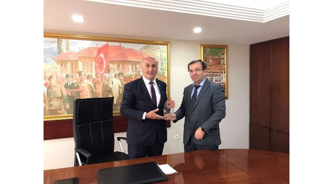 Emek Ortaokulu'ndan Başkan Sözen'e plaket