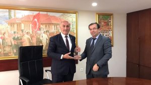 Emek Ortaokulu'ndan Başkan Sözen'e plaket