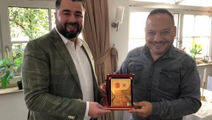 İş insanlarına teşekkür plaketi takdim edildi