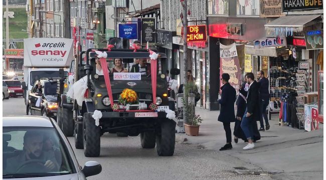 Unimog'u gelin arabası yaptılar, vatandaşların alkışları ile salona gittiler
