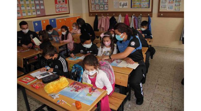 Jandarma ve emniyet öğrencileri bilgilendirdi