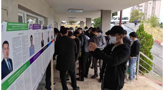 Özbekistan'daki cumhurbaşkanlığı seçimleri için Karabük'te oy kullandılar