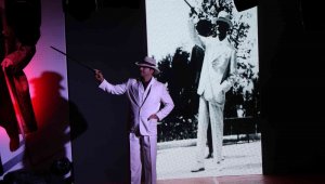 Atatürk Giysi Koleksiyonu Defilesi büyük beğeni topladı