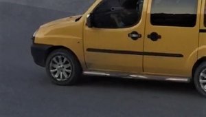 Biri küçük yaşta direksiyon başına geçti diğeri ters istikamette giderek tehlike oluşturdu