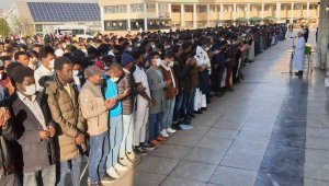 Hastalığına yenik düşen Çad'lı öğrenci Karabük'te toprağa verildi