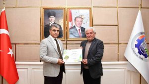 Hatıra ormanına katkı veren muhtarlara sertifika verildi