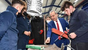 Kurulan atölyelerle öğrencilerin, iş gücü piyasasına dahil olmaları amaçlanıyor