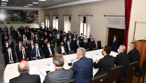 Vali Gürel mahalle ve köy muhtarları ile bir araya geldi