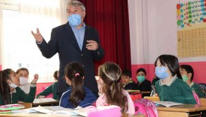 Engellerini unutup, öğrencilerini hayata hazırlıyorlar