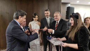 Eski Ulaştırma Bakanı Oktay Vural'ın mutlu günü