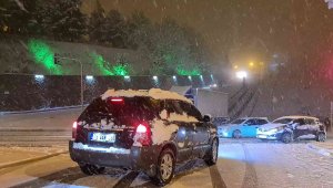 Karabük'te kar trafiği felç etti