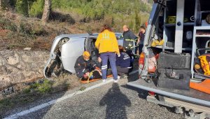 Yoldan çıkan otomobil devrildi: 2 yaralı