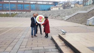 Karabük'te Çalışan Gazeteciler Günü dolayısıyla çelenk sunumu yapıldı
