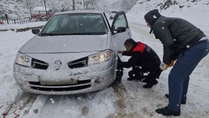 Karabük'te sürücülerin karla imtihanı