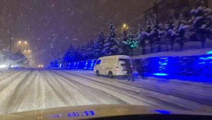 Karabük'te yoğun kar yağışı etkili oluyor