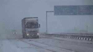 Kemikli rampalarında etkili olan kar, trafiği olumsuz etkiledi