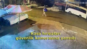 Kasa hırsızları güvenlik kamerasına yansıdı