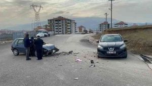 Otomobil ile cip çarpıştı: 3 yaralı