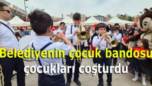 Belediyenin çocuk bandosu çocukları coşturdu