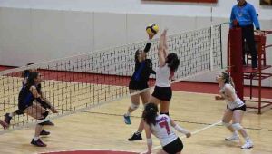 Genç kızlar voleybol grup eleme müsabakaları Karabük'te düzenleniyor