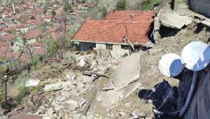 Karabük'te heyelan 2 eve zarar verdi