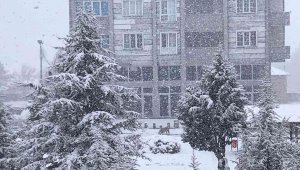 Nisan ayında Eflani ilçesi beyaz örtüyle kaplandı