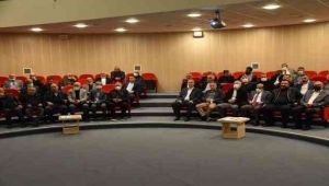 Vali Gürel muhtarlara yönelik verilen eğitim toplantısına katıldı