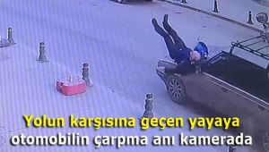 Yolun karşısına geçen yayaya otomobilin çarpma anı kamerada