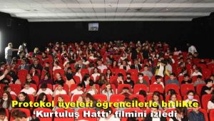 Protokol üyeleri öğrencilerle birlikte 'Kurtuluş Hattı' filmini izledi