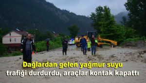 Dağlardan gelen yağmur suyu trafiği durdurdu, araçlar kontak kapattı