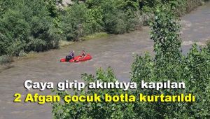 Çaya girip akıntıya kapılan 2 Afgan çocuk botla kurtarıldı
