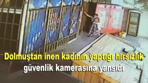 Dolmuştan inen kadının yaptığı hırsızlık güvenlik kamerasına yansıdı