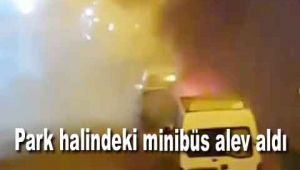 Park halindeki minibüs alev aldı