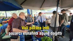 Vali pazara indi, pazarcı esnafına aşure dağıttı