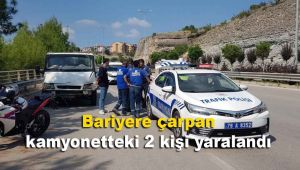 Bariyere çarpan kamyonetteki 2 kişi yaralandı