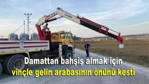 Damattan bahşiş almak için vinçle gelin arabasının önünü kesti