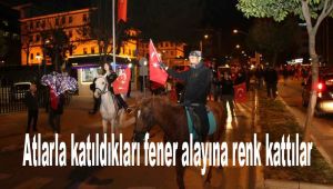 Atlarla katıldıkları fener alayına renk kattılar